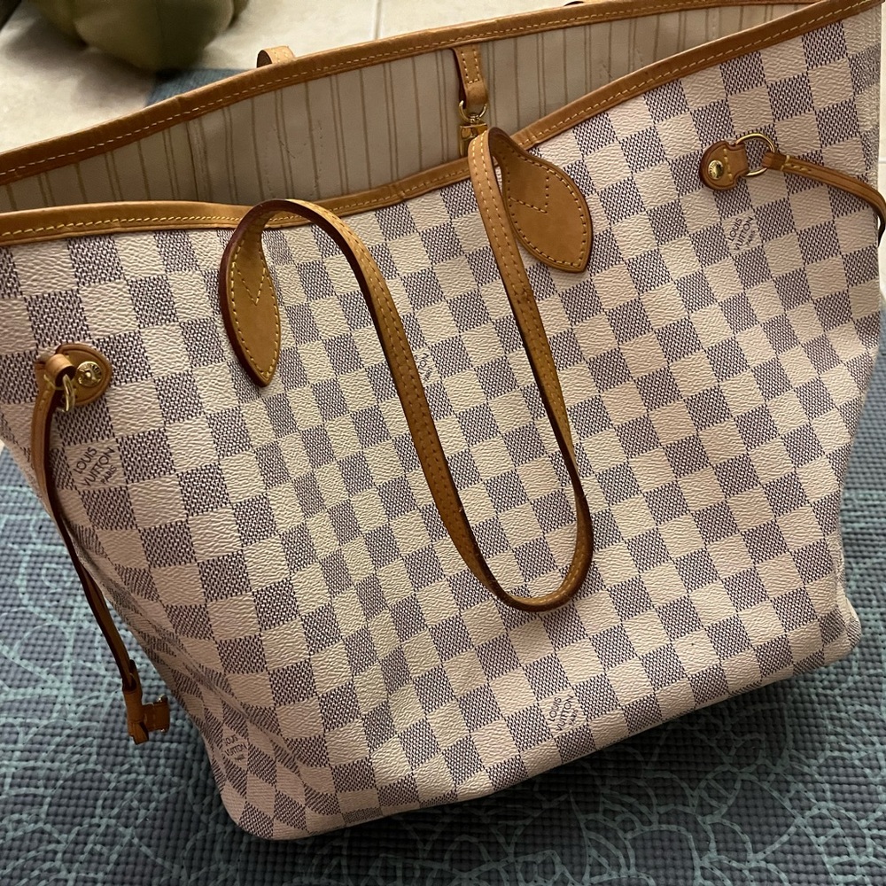 LOUIS VUITTON MM TOTE